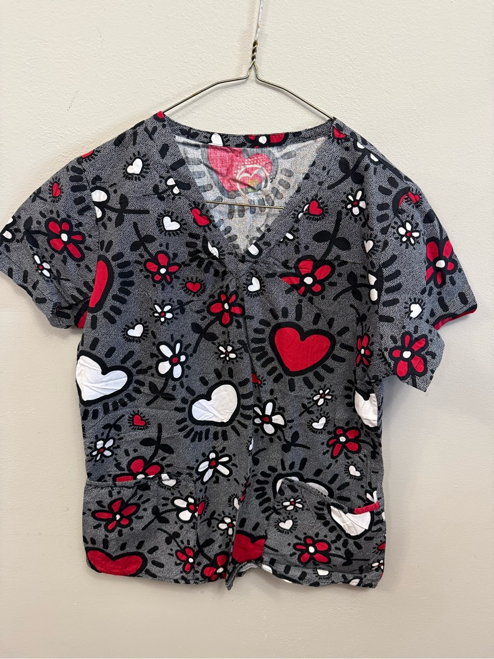 Health Pro Scrub Top Gray Heart & Flower V-Neck Top - Red & White Womens XS